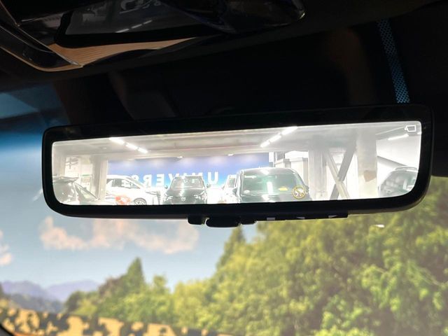 【デジタルインナーミラー】後席の大きな荷物や同乗者で後方が確認しづらい時でも安心！カメラが撮影した車両後方の映像をルームミラー内に表示。クリアな視界で状況の確認が可能です！