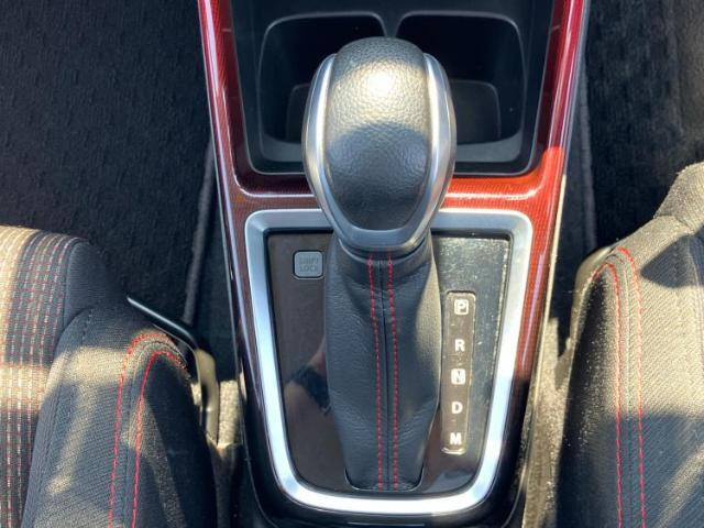 WECARSの展示場では実際に見て、触ってお車をお選びいただけます！知識の豊富な営業スタッフが様々なカーライフをご提案いたします！