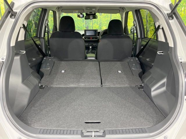 普段のお買い物や通勤、送迎等に十分な荷室スペースを確保しております。セカンドシートを倒すと、大きな荷物の積載も可能です♪