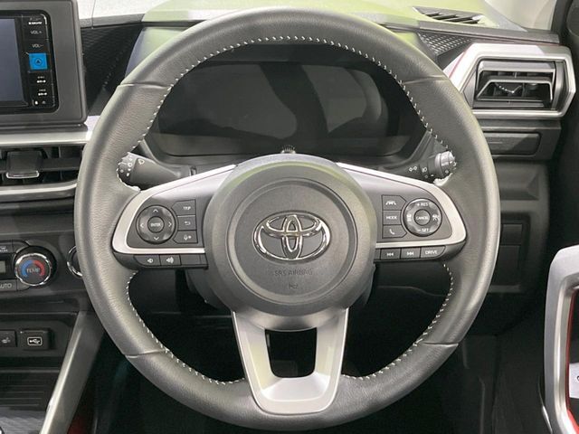 【ステアリングスイッチ】運転中、前方から目線をそらすことなく、オーディオ等の操作が可能な便利機能！安心＆快適なドライブを演出してくれます♪