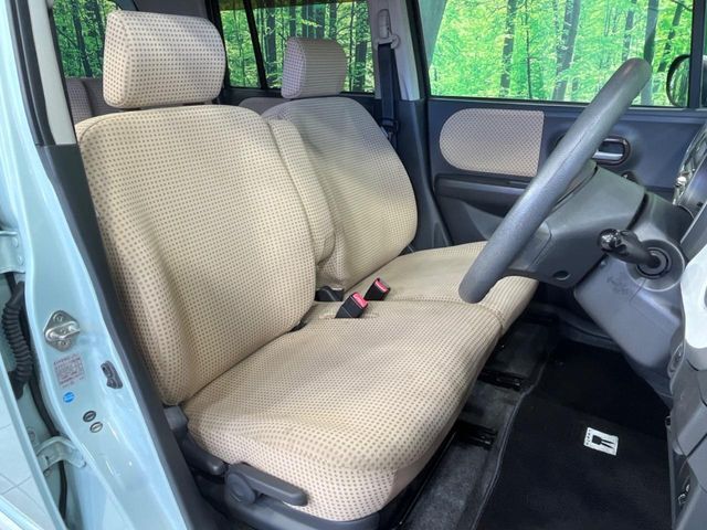 運転席シート廻りは使用感も少なく、良好な状態となっています。丁寧に使われていたことがよくわかりますね。