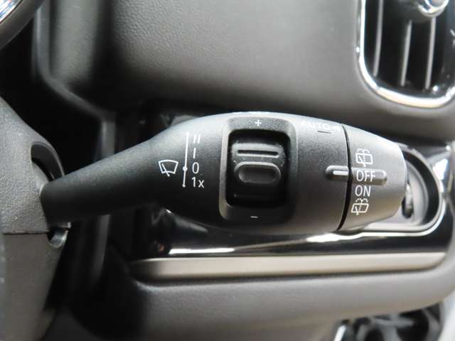 ワイパーレバーです。