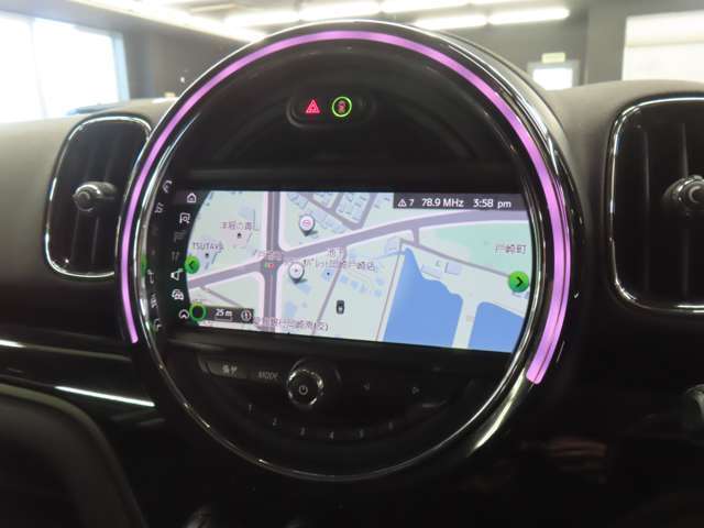 純正ナビゲーションを装備しています。タッチパネルタイプのHDDナビゲーションです。ブルートゥースやUSBのご使用が可能です。