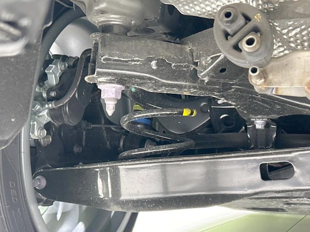 お車を安心してお乗りいただく為には、足回りの定期点検が欠かせません。サービスサポート（有償保証）では無料点検もご提供しており、安心のカーライフをお過ごしいただけるサポート体制が整っています。