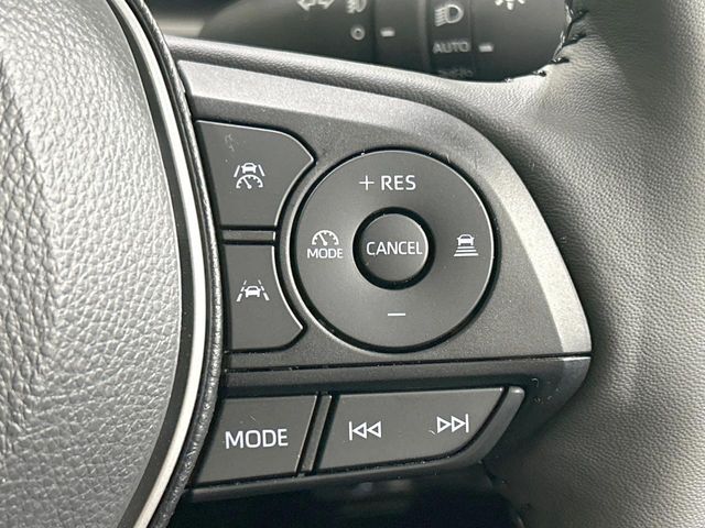 【レーダークルーズコントロール】高速道路での長距離走行が楽に！！自動で速度を保つクルーズコントロールが、衝突軽減システムと連携し、前方の車両を感知して車間を保つように速度調節してくれます！！