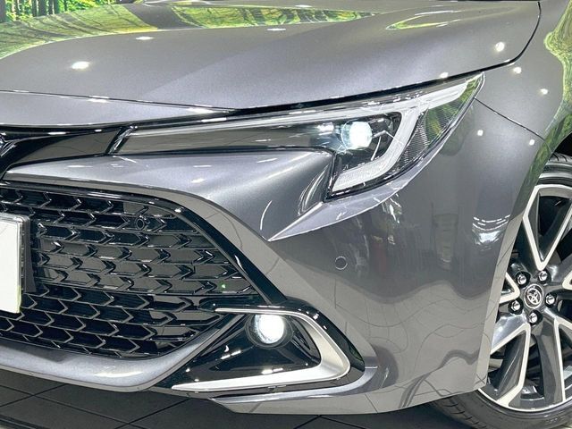 【LEDヘッドライト】悪天候や夜間走行時も良好な視界を確保し安心して運転できる高輝度LEDヘッドライトを装備！点灯速度が早く、消費電力も抑えられています。