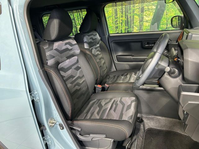 運転席シート廻りは使用感も少なく、良好な状態となっています。丁寧に使われていたことがよくわかりますね。