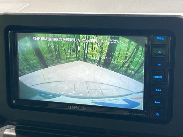 【バックカメラ】駐車時に後方がリアルタイム映像で確認できます。大型商業施設や立体駐車場での駐車時や、夜間のバック時に大活躍！運転スキルに関わらず、今や必須となった装備のひとつです！