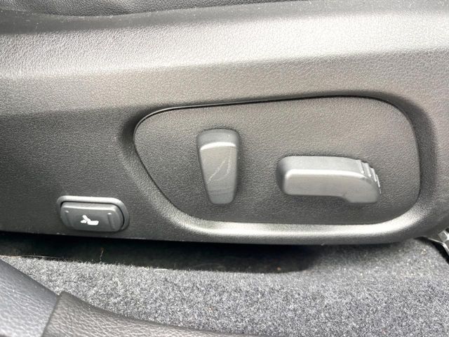 【パワーシート】スイッチ一つで簡単にシートの微調整が可能！電動だから力もいりません！快適なシートポジションにセットして、快適なドライブをお楽しみください。