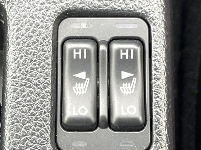 【シートヒーター】寒い日に重宝するシートヒーター！エアコンより早く温まってくれるので寒がりの人も安心ですね♪エアコンの温風は乾燥するから苦手、という方にもをおすすめです。