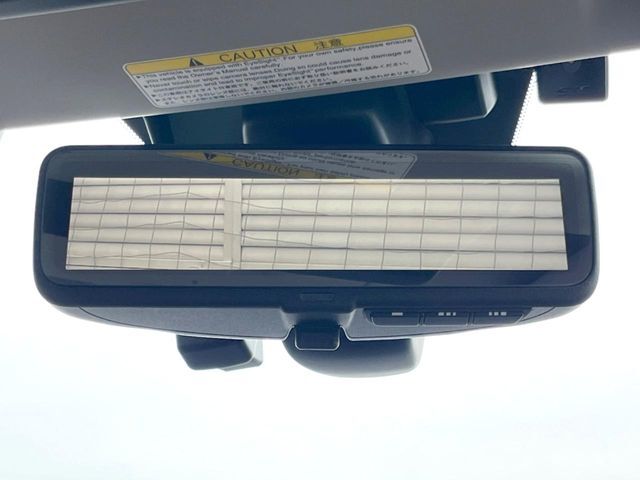 【スマートリヤビューミラー】後席の大きな荷物や同乗者で後方が確認しづらい時でも安心！カメラが撮影した車両後方の映像をルームミラー内に表示。クリアな視界で状況の確認が可能です！