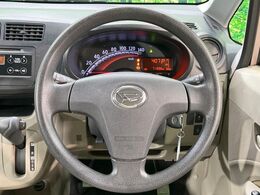 ステアリングも使用感が少なく、きれいな状態となっております♪