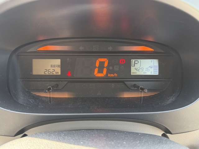 掲載時走行距離となります。置き場の移動や走行チェック、事前整備、車検のある車両は試乗等により走行距離が増える場合がございます。気になることは是非お問合せ下さい。