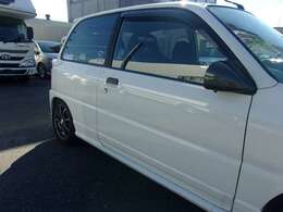 外装には目立つようなヘコミ、傷も無く、とても良好な状態が維持されております！走行距離も16000キロの実走行の車両になります！