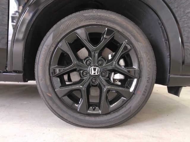 ホンダ純正のアルミホイールが装備されています。