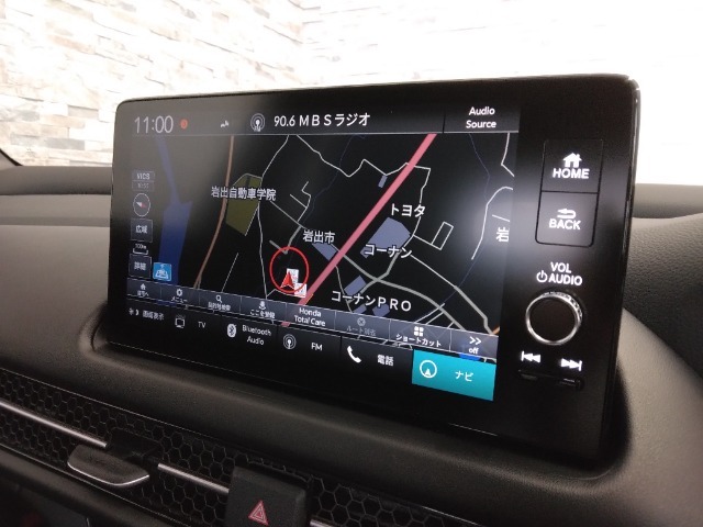 純正ナビが搭載されています。初めての道も安心ですね。Bluetooth接続可能！