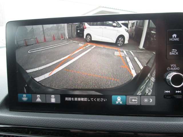 バックカメラで駐車も安心です。