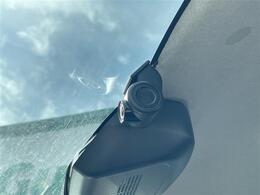 【ドライブレコーダー】映像・音声などの運転中の記録を残します。事故などを起こした起こされた時の証拠になりえますので、もしも時でも安心ですね。