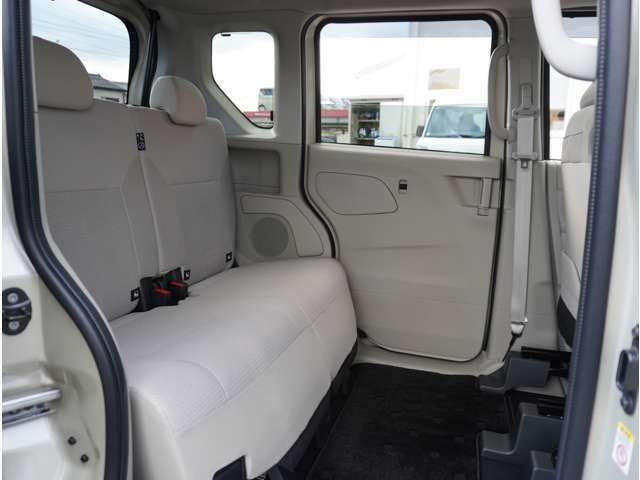 【ディーラーの車は高い？】実はそんなことないんです！ディーラーはオークションなどを使わず、自社で車を仕入れているので安いんです☆さらに諸費用も明確で安いので、総額で比較してみてくださいね♪