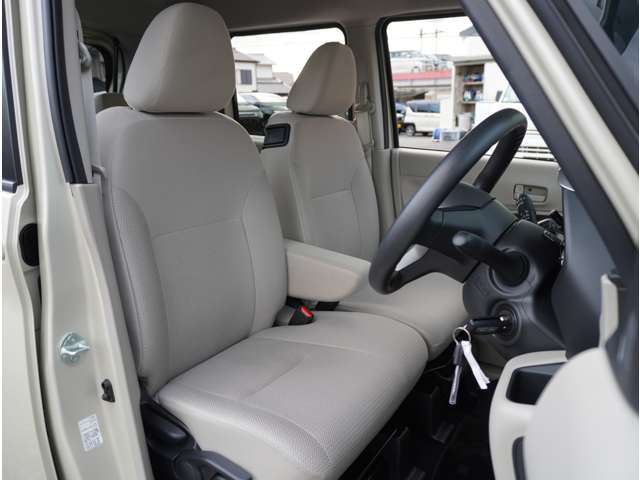 【充実した保証と質の高い整備】中古車は納車前の質の高い整備とメンテナンスが非常に重要です。幅広い保証はもちろん「新車感覚でお乗りいただける」よう、研修をうけた質の高い整備を納車前に実施しています☆