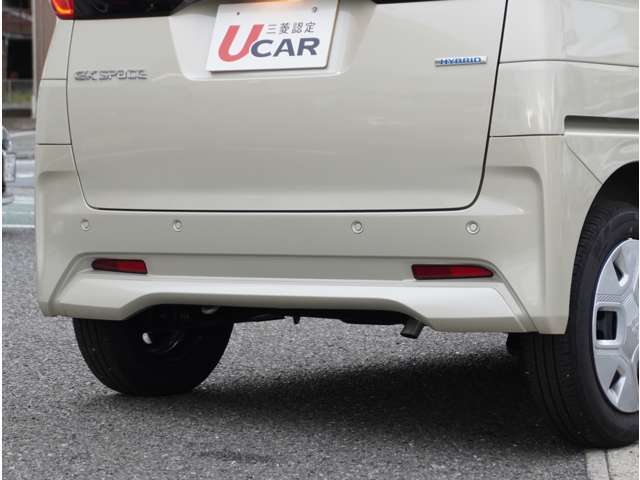 【クリアランスソナー】バンパーに付いたセンサーが障害物を検知。一定の距離に近づくとアラートで教えてくれます。狭い駐車スペースや車庫入れ時も安心です。