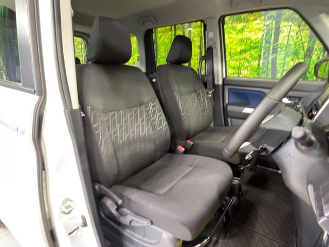 運転席シート廻りは使用感も少なく、良好な状態となっています。丁寧に使われていたことがよくわかりますね。