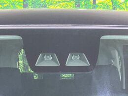 【トヨタセーフティセンス】走行中に前方の車両等を認識し、衝突しそうな時は警報とブレーキで衝突回避と被害軽減をアシスト。より安全にドライブをお楽しみいただけます。