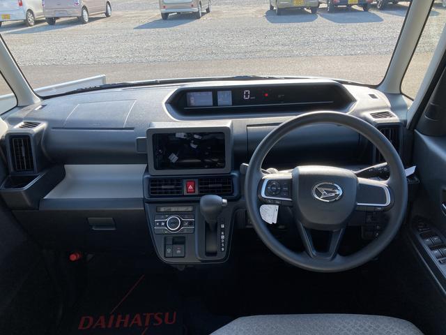 広々とした駐車場をご用意しておりますので、運転が苦手な方でもご安心ください。また、大型の屋根がございますので、雨に濡れることなくご移動できます。
