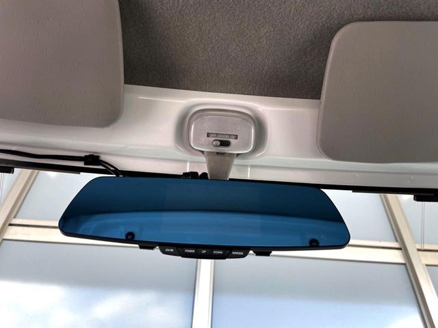 【ドライブレコーダー】安心・安全なカーライフに必須のドライブレコーダーを装備！走行中はもちろん、あおり運転や事故に遭遇した際の状況も映像で記録し、万一のリスクに備えます。