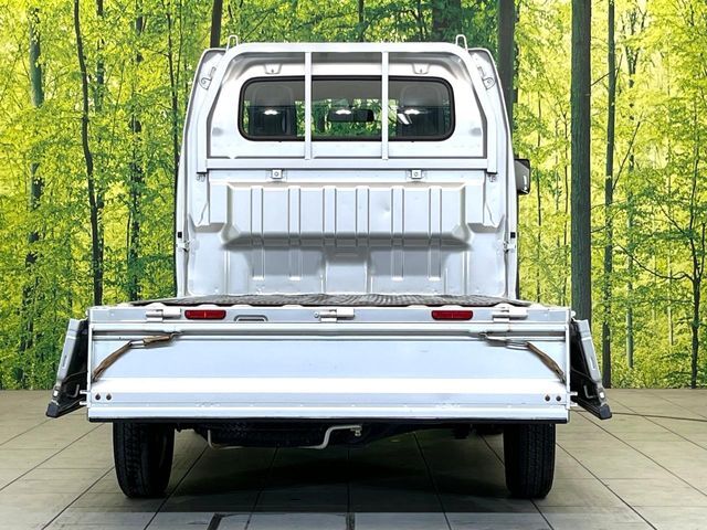 積み下ろしのしやすいデッキにはたっぷりと荷物を積み込んでいただけます。遊びから仕事まで、様々なシーンで頼れます♪