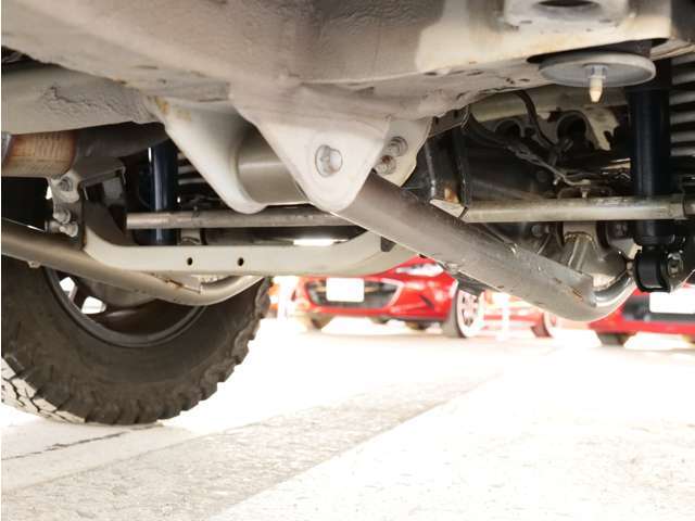 ご予約制になりますがリフトにて下回りの状態も確認いただけます！とにかくできる限り正確な状態をお届けするよう努めています！