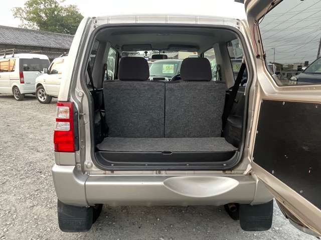 定員乗車されてもトランクスペースが充実しておりますので、お荷物を沢山載せて頂けます。