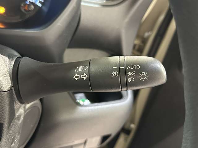 オートライト装備車両です。