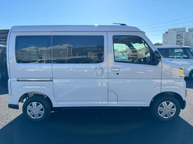 ☆当店商品の特徴☆　登録がされているお車で走行距離は10キロほどで誰も乗っていない車です！展示車はキズが付いてしまう場合もあるので直接ご確認くださいませ。