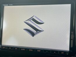 【純正ナビ】人気の純正ナビを装備しております。ナビの使いやすさはもちろん、オーディオ機能も充実！キャンプや旅行はもちろん、通勤や買い物など普段のドライブも楽しくなるはず♪
