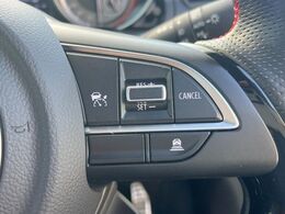 【スズキ　セーフティサポート】走行中に前方の車両等を認識し、衝突しそうな時は警報とブレーキで衝突回避と被害軽減をアシスト。より安全にドライブをお楽しみいただけます。