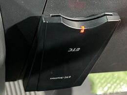 【ETC】高速道路の料金所をストレスなく通過！話題のスポットやサービスエリアに多い「スマートIC」利用時は必須のアイテムです。当店でセットアップを実施、ご納車当日からすぐにご利用いただけます！