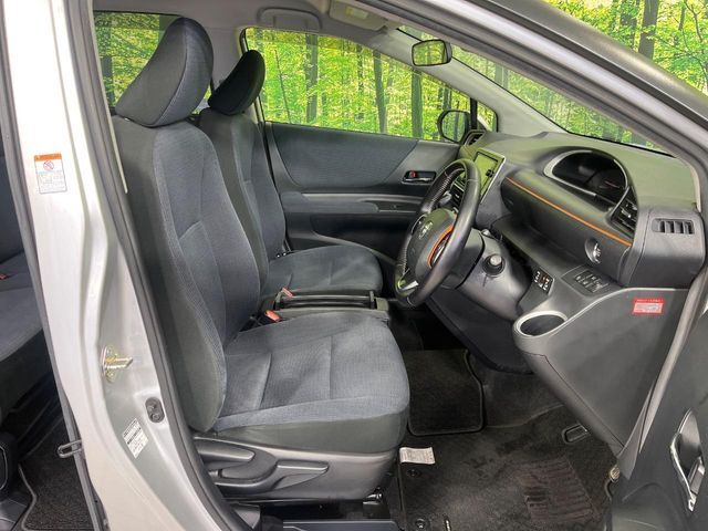 運転席シート廻りは使用感も少なく、良好な状態となっています。丁寧に使われていたことがよくわかりますね。