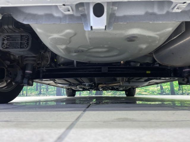 お車を安心してお乗りいただく為には、足回りの定期点検が欠かせません。サービスサポート（有償保証）では無料点検もご提供しており、安心のカーライフをお過ごしいただけるサポート体制が整っています。