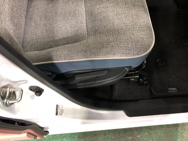 痛みの出やすい運転席シートの角、フロアマット、座面、ともに良好です