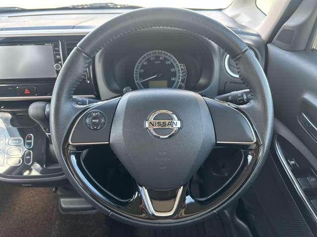 握りやすいステアリングホイール。