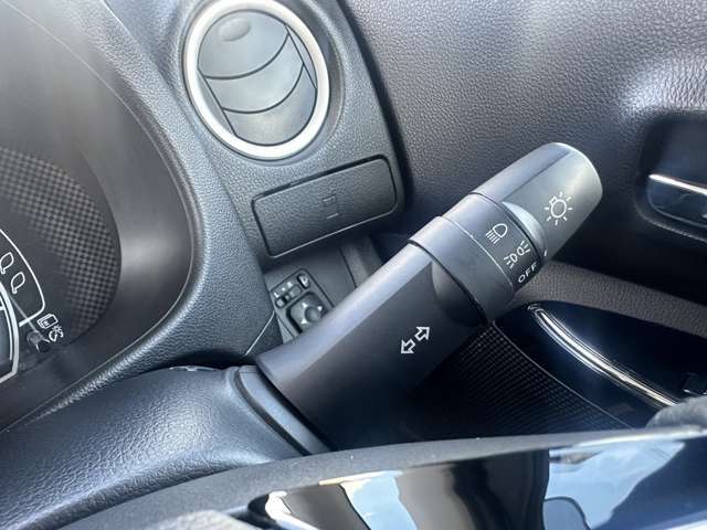 レバー操作が軽すぎず、重すぎない操作性が良いフィーリングになっています。