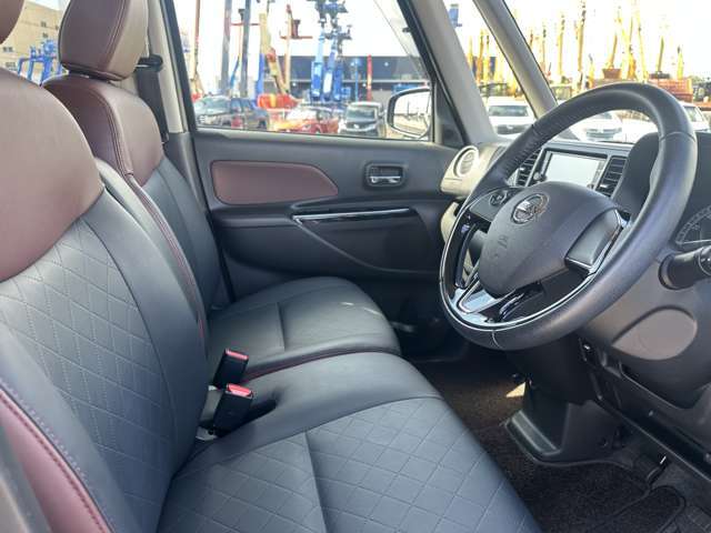 フロントガラスが大きく、ダッシュボードが低いので前がすごく見やすいです。