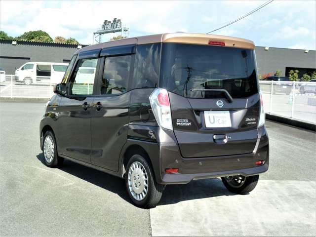 後ろの窓の縁が少し丸く、硬すぎない形だから優しい印象+コロッとした親しみやすさが出てます。