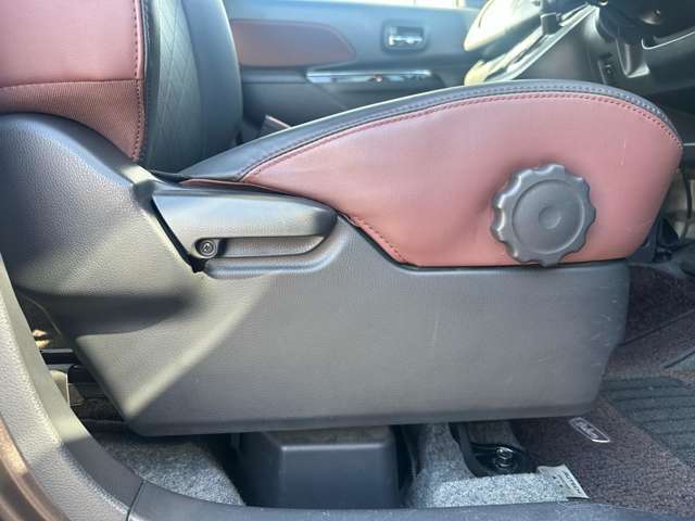 体格に合わせて、好みシート高さに調節できます。