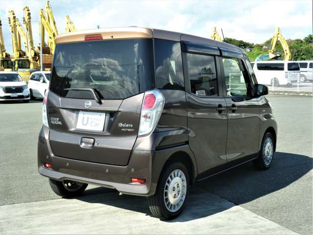 ガラスは、プライバシーガラス付きになり暑さを和らげてくれるのでいいですね！。