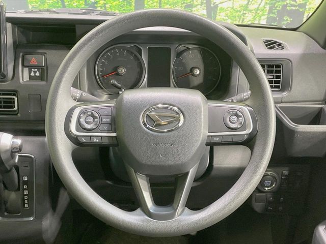 ステアリングも使用感が少なく、きれいな状態となっております♪