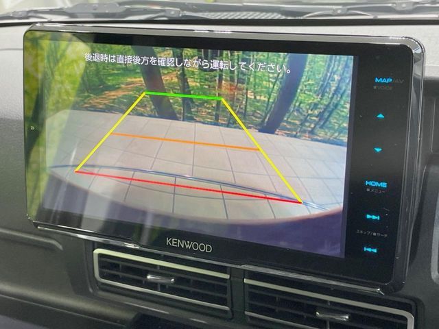 【バックカメラ】駐車時に後方がリアルタイム映像で確認できます。大型商業施設や立体駐車場での駐車時や、夜間のバック時に大活躍！運転スキルに関わらず、今や必須となった装備のひとつです！