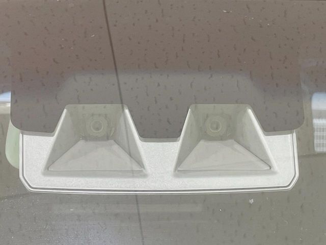 【スマートアシスト】走行中に前方の車両等を認識し、衝突しそうな時は警報とブレーキで衝突回避と被害軽減をアシスト。より安全にドライブをお楽しみいただけます。