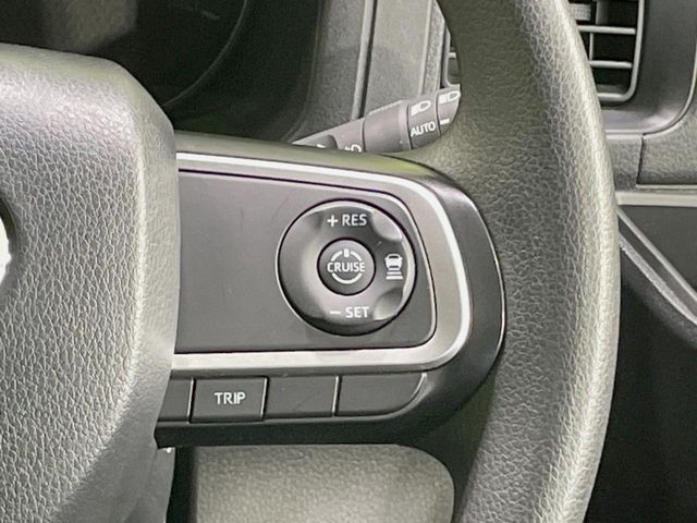 【アダプティブクルーズコントロール】高速道路での長距離走行が楽に！！自動で速度を保つクルーズコントロールが、衝突軽減システムと連携し、前方の車両を感知して車間を保つように速度調節してくれます！！